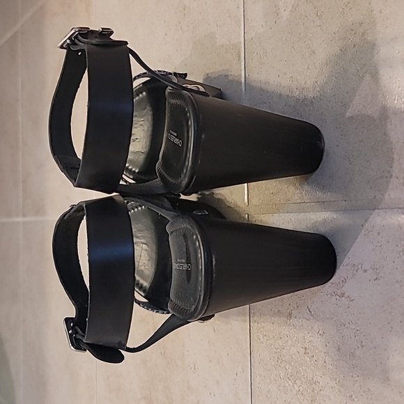 Sandals - Picture 3 of 3